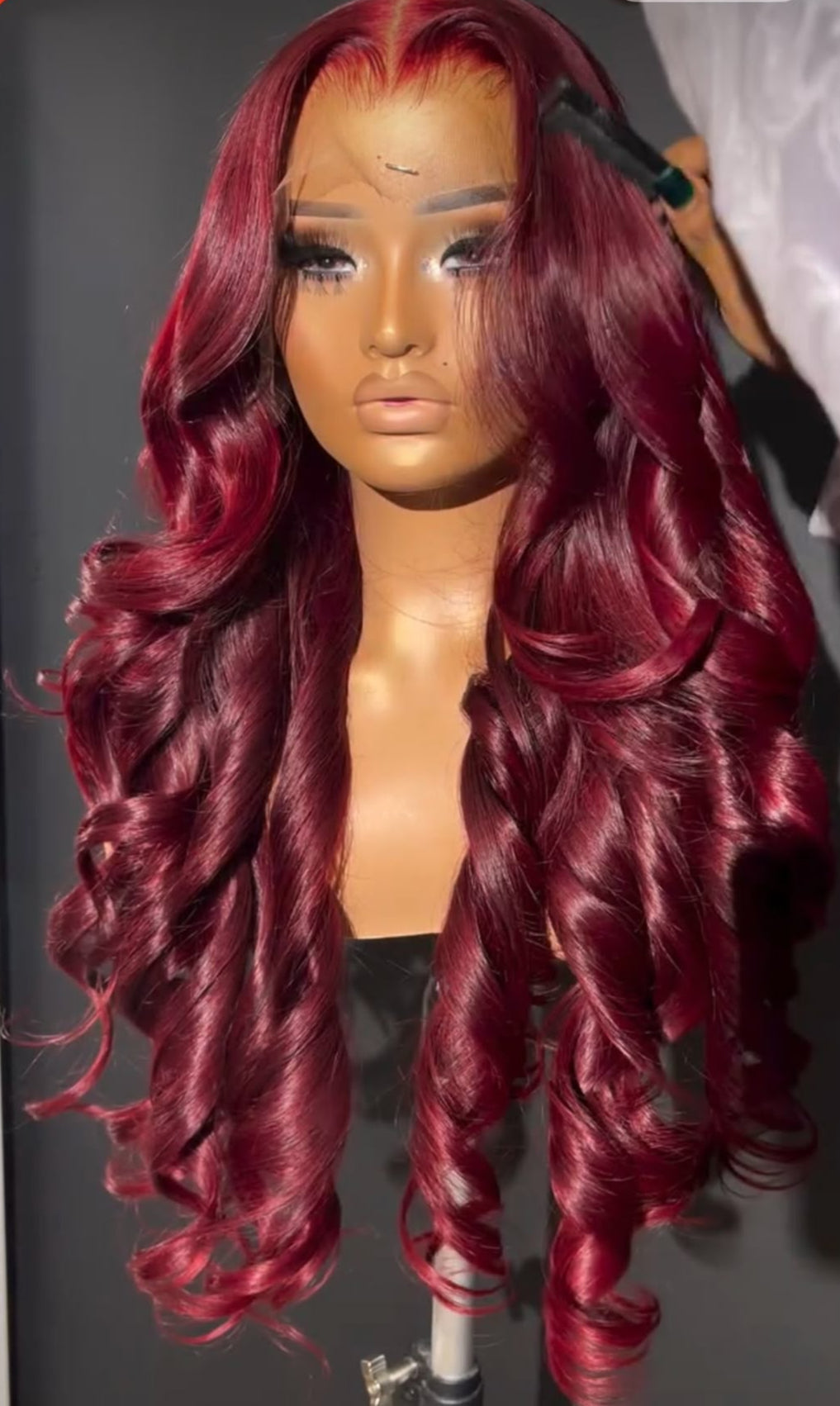 Garnet Monroe – Burgundy Bombshell Wig